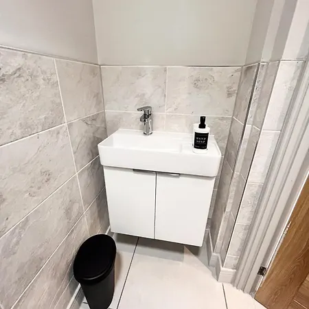 Spacious 6 Bedroom House - Sleeps 11, Convenient Location, Perfect For Families Birmingham Exterior photo