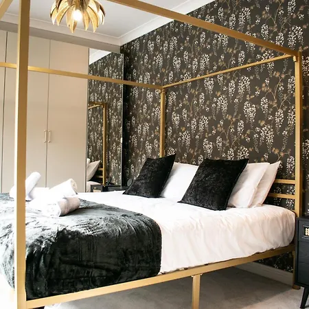 Spacious 6 Bedroom House - Sleeps 11, Convenient Location, Perfect For Families Birmingham Exterior photo