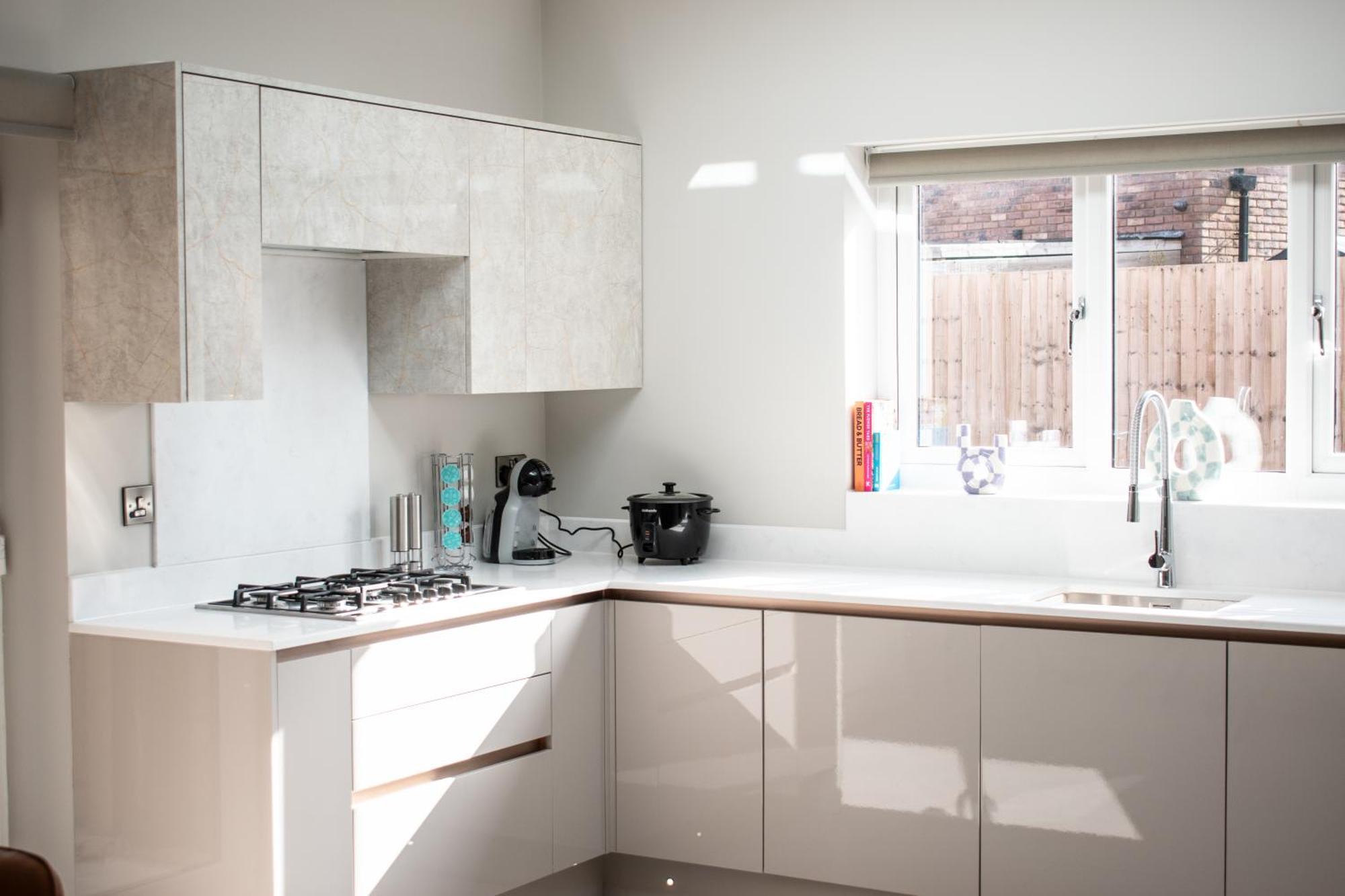 Spacious 6 Bedroom House - Sleeps 11, Convenient Location, Perfect For Families Birmingham