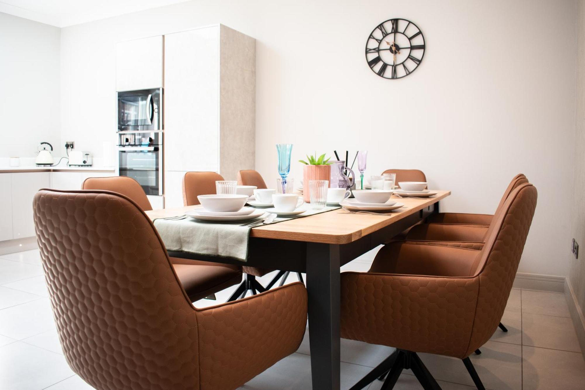 Holiday home Spacious 6 Bedroom House - Sleeps 11, Convenient Location, Perfect For Families
