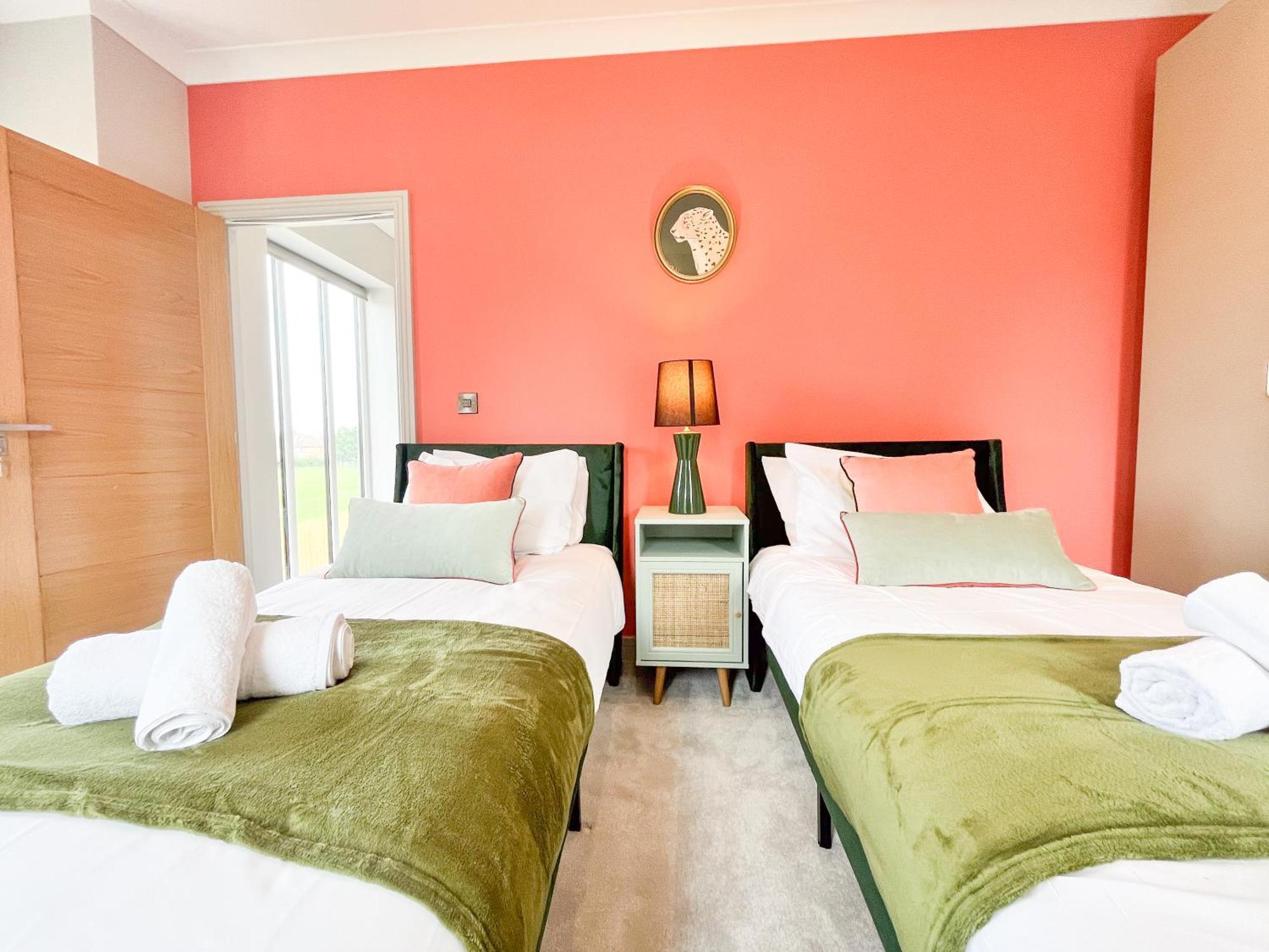Holiday home Spacious 6 Bedroom House - Sleeps 11, Convenient Location, Perfect For Families