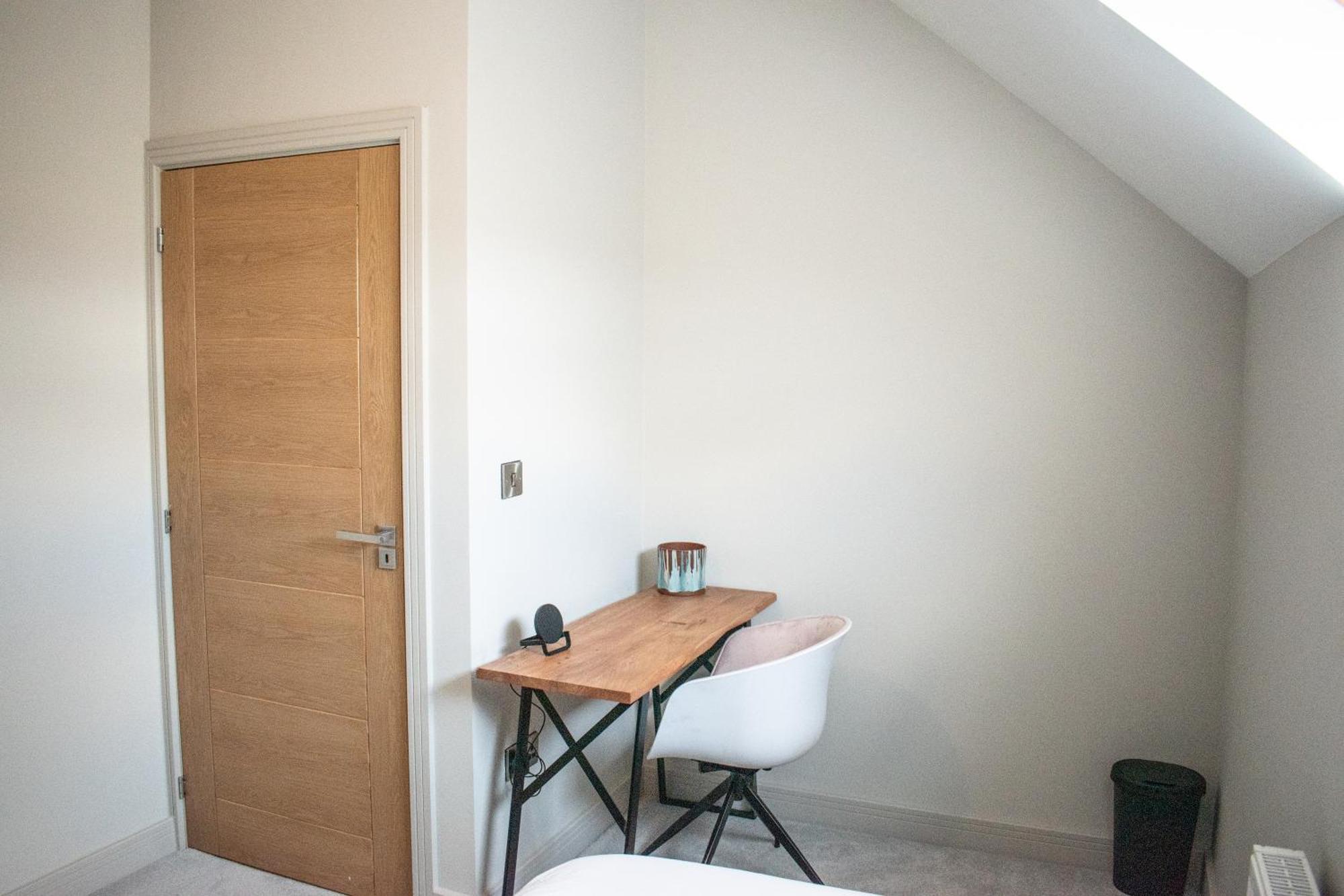 Spacious 6 Bedroom House - Sleeps 11, Convenient Location, Perfect For Families * Birmingham